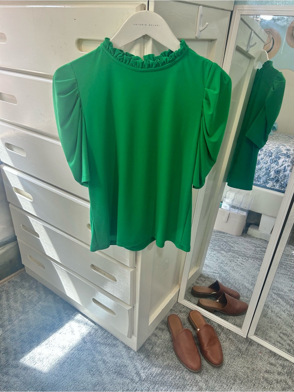 CeCe Kelly Green Ruffle Neck Details Princess Gathered Puff Sleeve Blouse✨